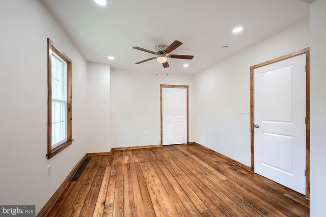 13 MAUL AVE, Felton, PA 17322