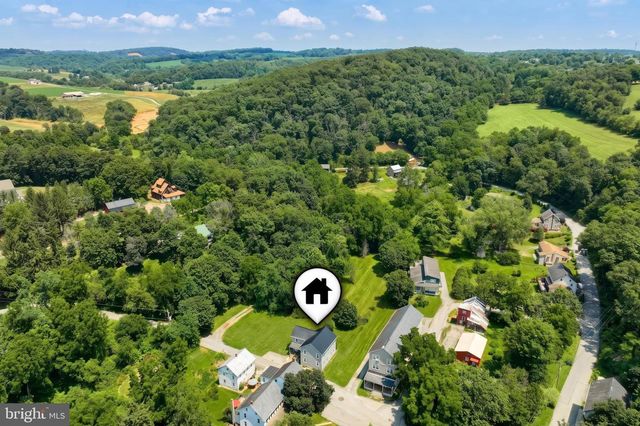 13 MAUL AVE, Felton, PA 17322