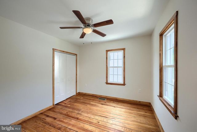 13 MAUL AVE, Felton, PA 17322