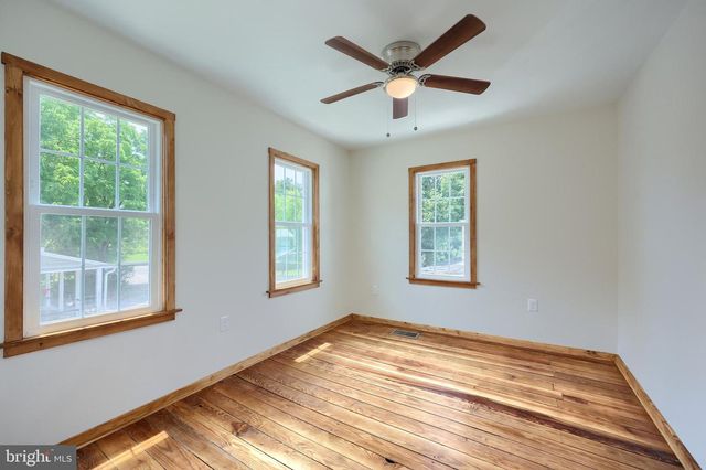 13 MAUL AVE, Felton, PA 17322