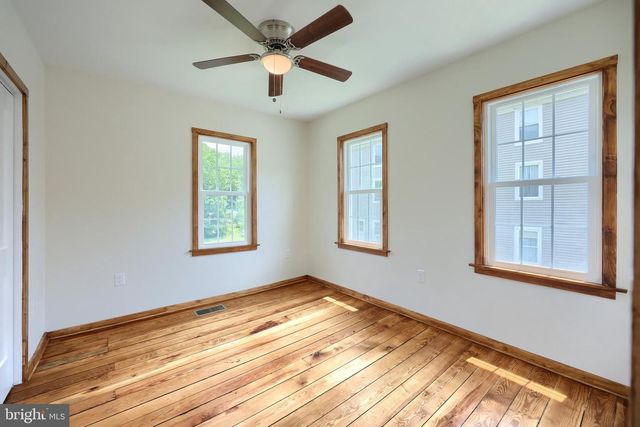 13 MAUL AVE, Felton, PA 17322