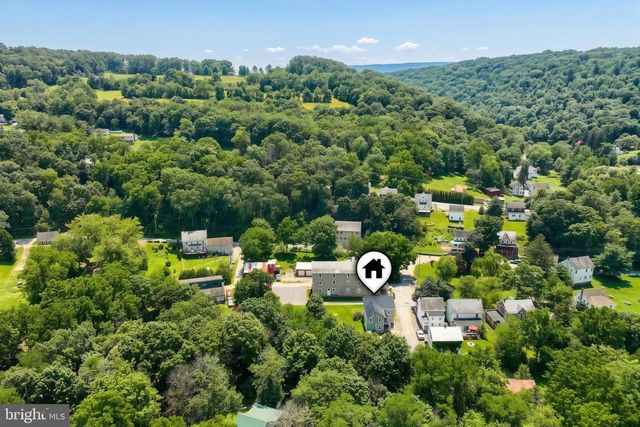13 MAUL AVE, Felton, PA 17322