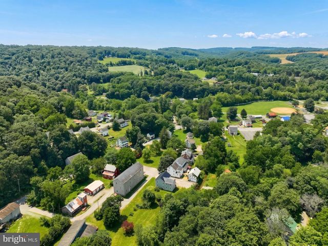 13 MAUL AVE, Felton, PA 17322