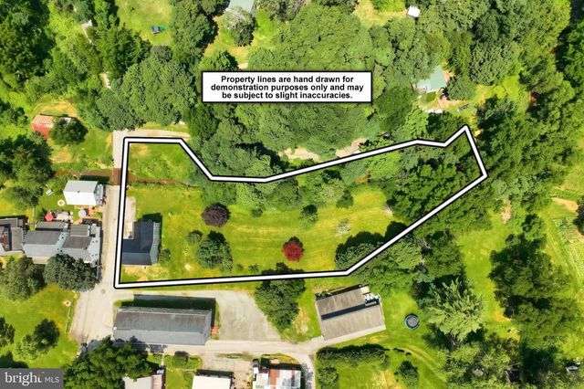 13 MAUL AVE, Felton, PA 17322