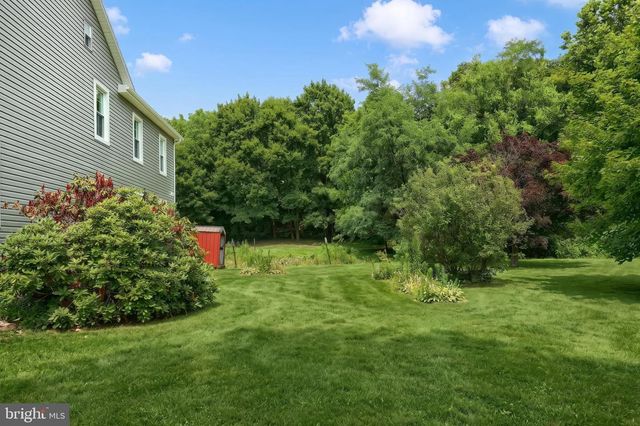 13 MAUL AVE, Felton, PA 17322