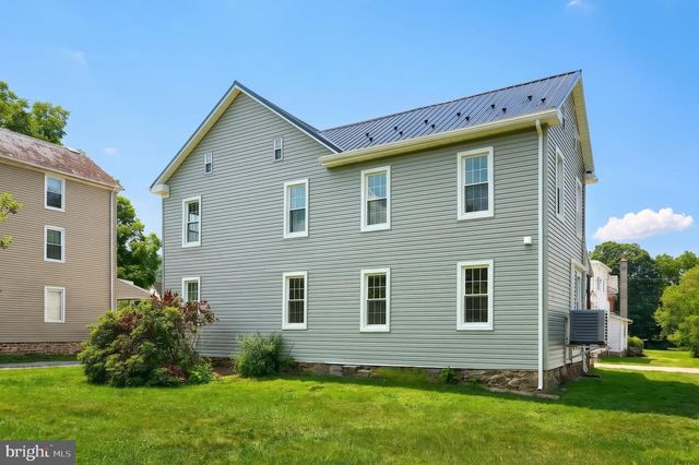 13 MAUL AVE, Felton, PA 17322