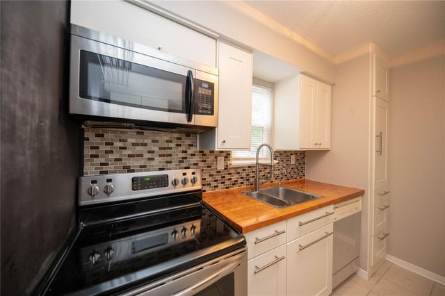 1880 White Oak Drive 118, Houston, TX 77009