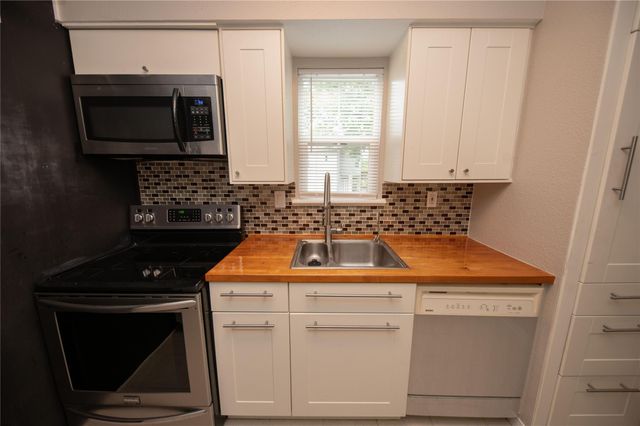 1880 White Oak Drive 118, Houston, TX 77009