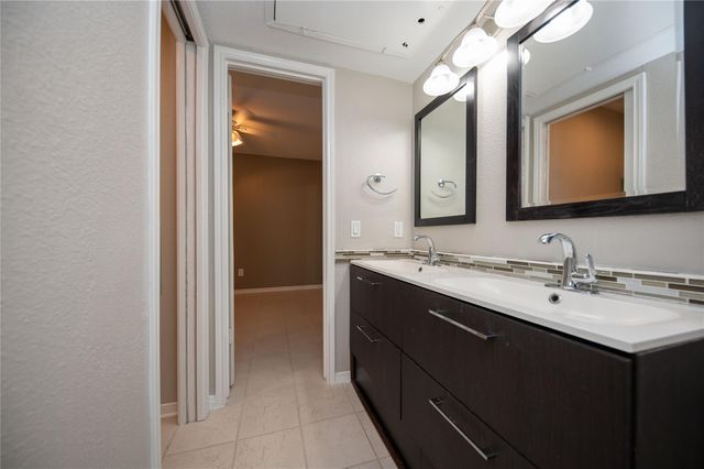 1880 White Oak Drive 118, Houston, TX 77009