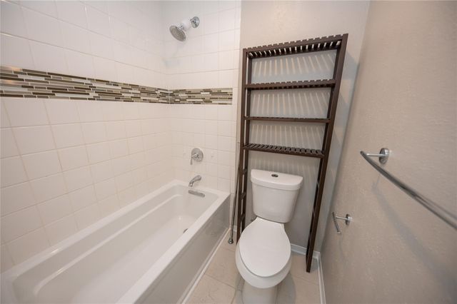 1880 White Oak Drive 118, Houston, TX 77009