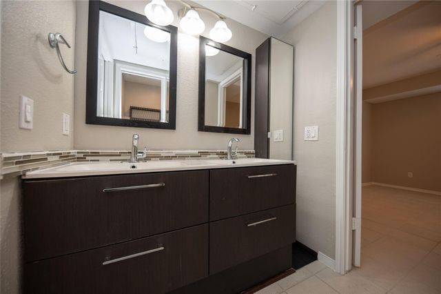 1880 White Oak Drive 118, Houston, TX 77009