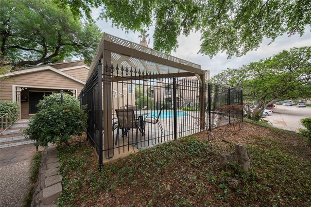 1880 White Oak Drive 118, Houston, TX 77009