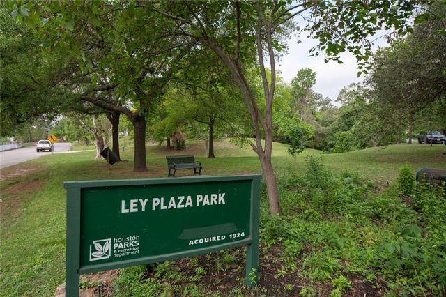 1880 White Oak Drive 118, Houston, TX 77009