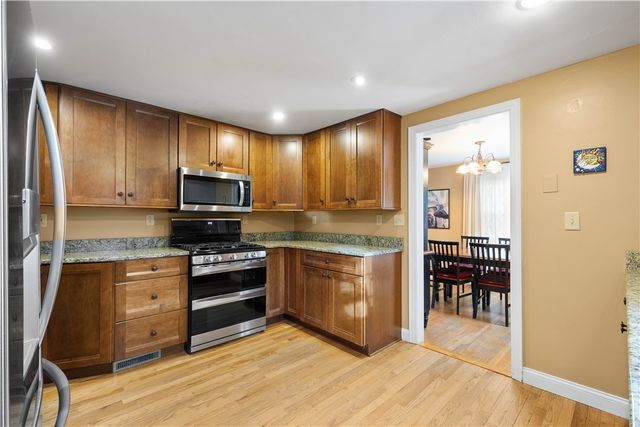 224 Hays Rd, Upper St Clair, PA 15241