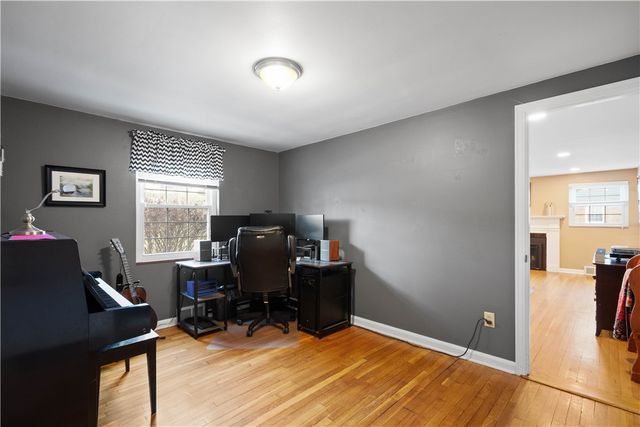 224 Hays Rd, Upper St Clair, PA 15241