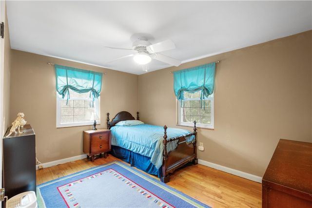 224 Hays Rd, Upper St Clair, PA 15241