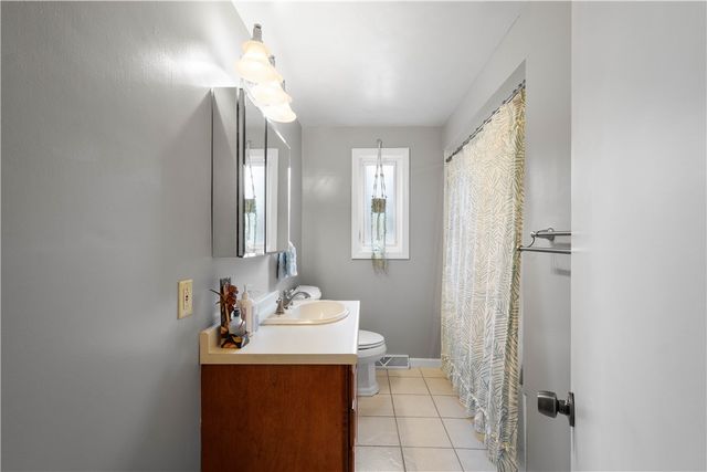 224 Hays Rd, Upper St Clair, PA 15241