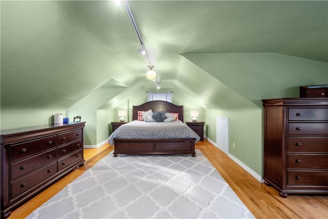 224 Hays Rd, Upper St Clair, PA 15241