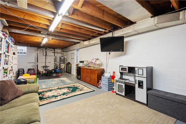 224 Hays Rd, Upper St Clair, PA 15241