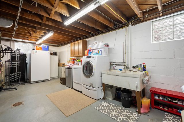 224 Hays Rd, Upper St Clair, PA 15241