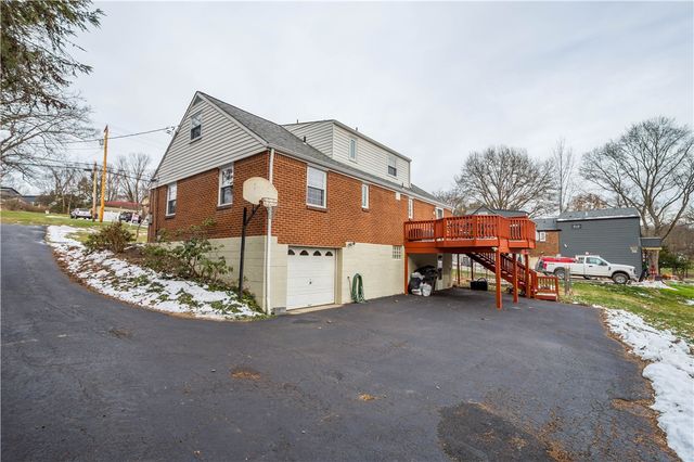224 Hays Rd, Upper St Clair, PA 15241