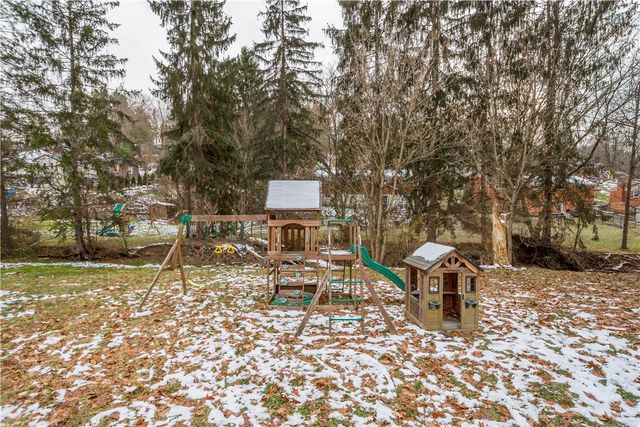 224 Hays Rd, Upper St Clair, PA 15241