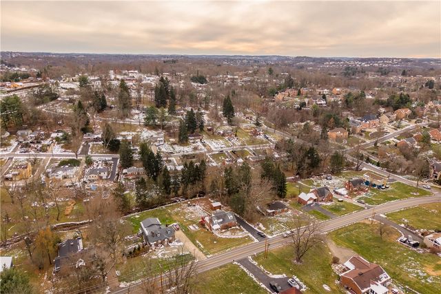 224 Hays Rd, Upper St Clair, PA 15241