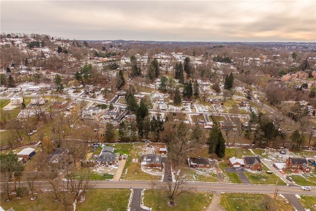 224 Hays Rd, Upper St Clair, PA 15241