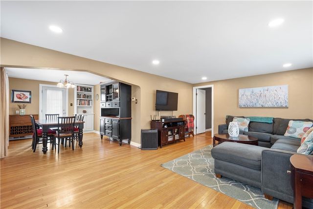 224 Hays Rd, Upper St Clair, PA 15241