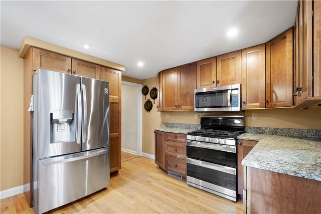 224 Hays Rd, Upper St Clair, PA 15241