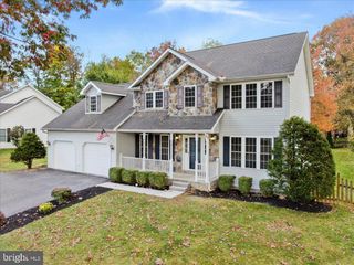 423 BRADLEY LN, Shippensburg, PA 17257