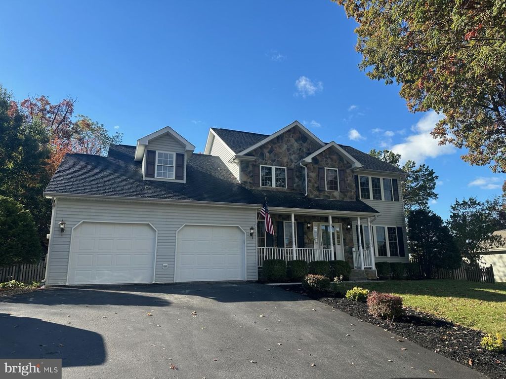 423 BRADLEY LN, Shippensburg, PA 17257