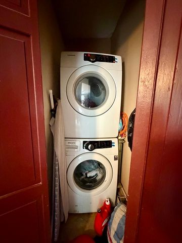 827-831 Armory St, Springfield, MA 01107