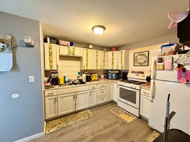 827-831 Armory St, Springfield, MA 01107