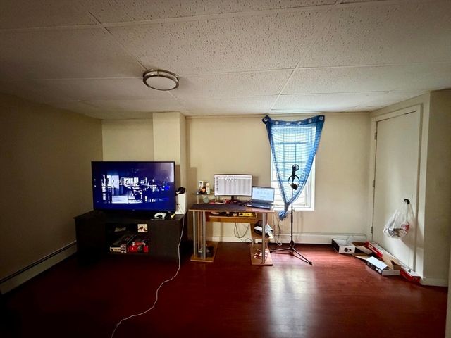 827-831 Armory St, Springfield, MA 01107