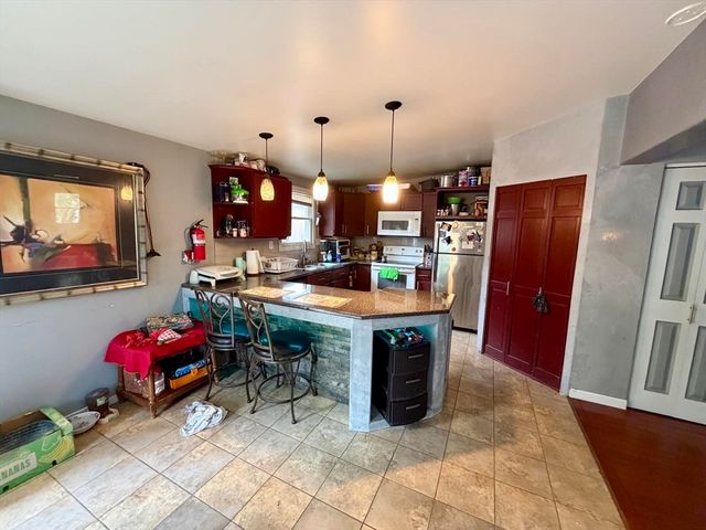 827-831 Armory St, Springfield, MA 01107