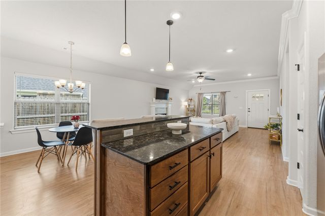 61 Manhattan Way, Fayetteville, AR 72704