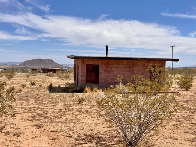56172 Cone, Landers, CA 92285