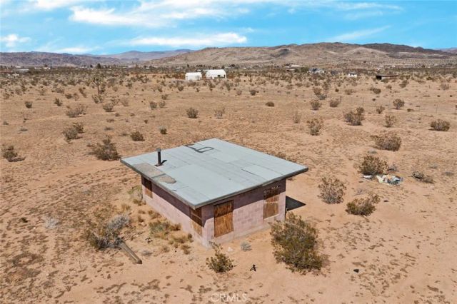 56172 Cone, Landers, CA 92285