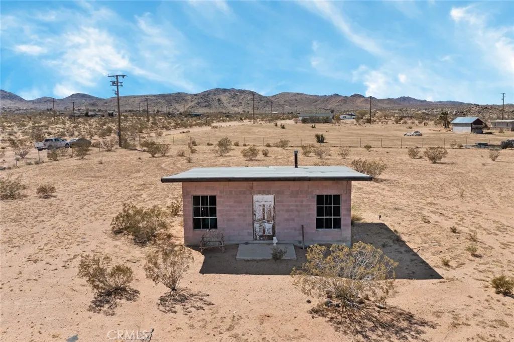56172 Cone, Landers, CA 92285