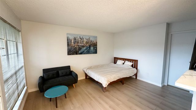 2120 El Paseo Street 609, Houston, TX 77054