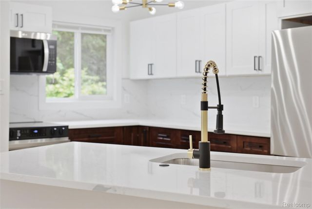 15211 Joan Street, Oak Park, MI 48237
