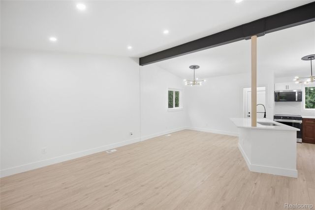 15211 Joan Street, Oak Park, MI 48237