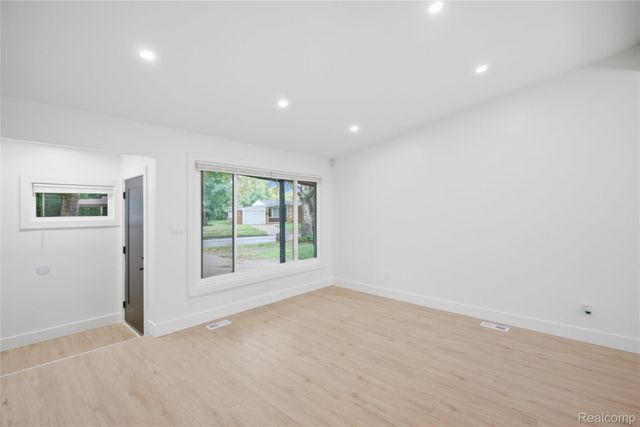 15211 Joan Street, Oak Park, MI 48237