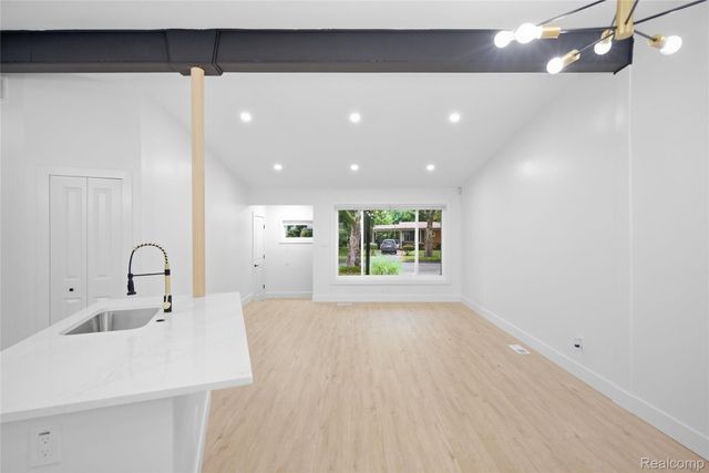 15211 Joan Street, Oak Park, MI 48237