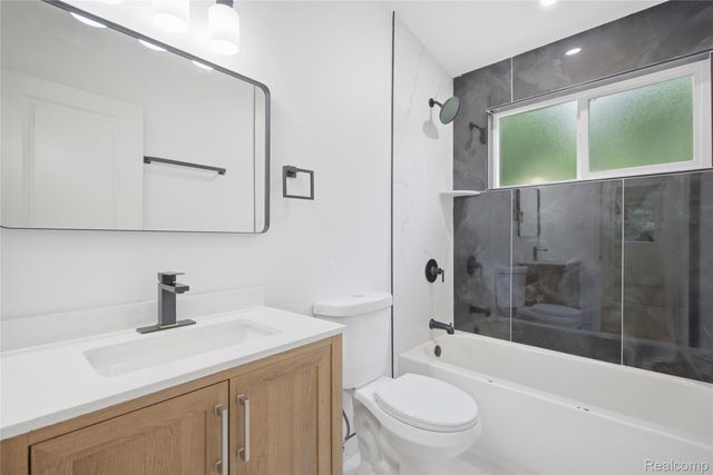 15211 Joan Street, Oak Park, MI 48237