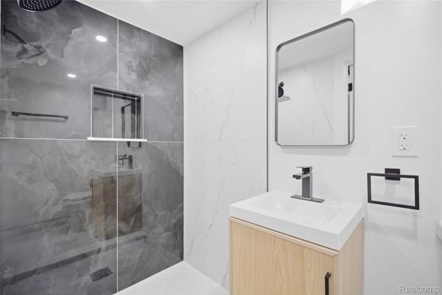 15211 Joan Street, Oak Park, MI 48237