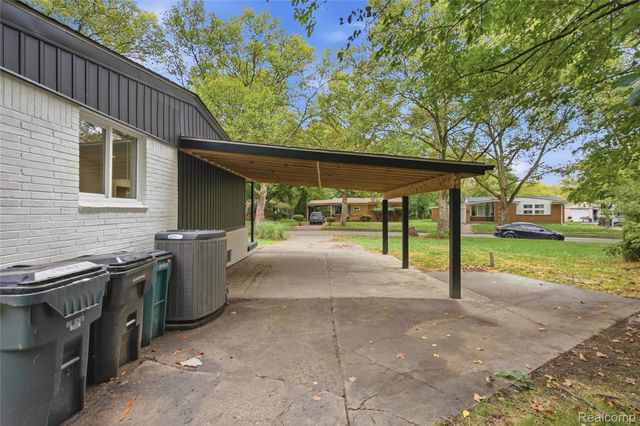 15211 Joan Street, Oak Park, MI 48237