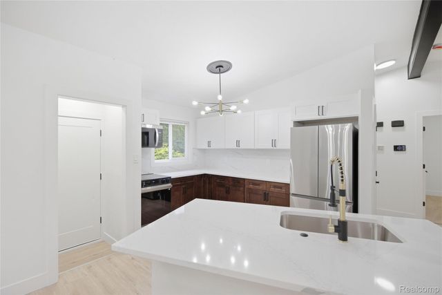 15211 Joan Street, Oak Park, MI 48237