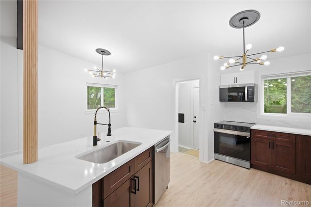 15211 Joan Street, Oak Park, MI 48237